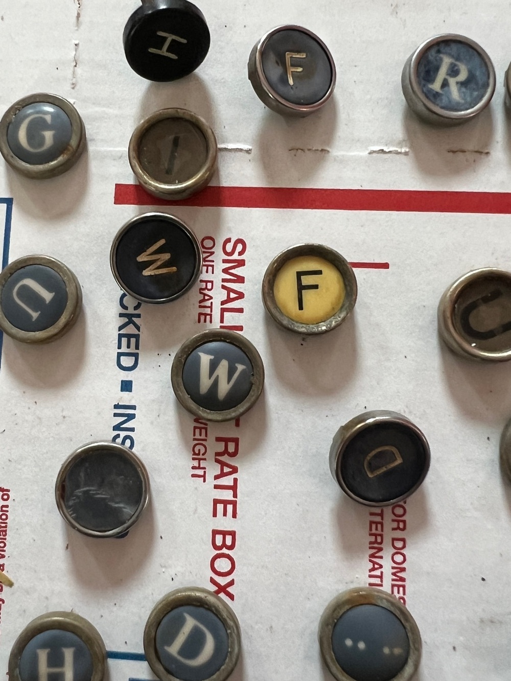Vintage TYPEWRITER KEYS mixed lot of 46 - Picture 15 of 16
